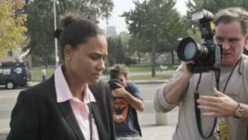 <b>ATLETA MALDITA. </b>Marion Jones llegando a la sede del tribunal que la condenó a medio año de cárcel.