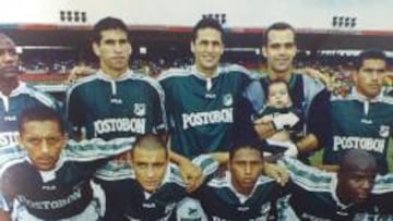 Mario Yepes (centro) en el equipo de 1998.