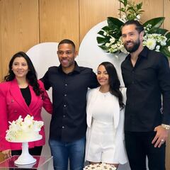 Boda rojiblanca: Lodi se casa con Felipe de padrino