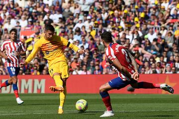 Ferran Torres slipped the winner under the body of Oblak from the edge of the box to give Barça all 3 points against Atlético.
