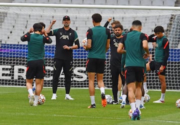 Liverpool entrenó este viernes en el Stade de France en la previa de la final que se jugará el sábado a partir de las 2 de la tarde. Luis Díaz fue protagonista con su alegría.