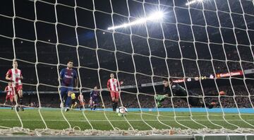 4-1. Luis Suárez marcó el cuarto gol.