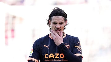 VALLADOLID, SPAIN - JANUARY 29: Edinson Cavani of Valencia CF reacts after being substituted off during the LaLiga Santander match between Real Valladolid CF and Valencia CF at Estadio Municipal Jose Zorrilla on January 29, 2023 in Valladolid, Spain. (Photo by Angel Martinez/Getty Images)
