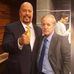 'Perro' Bermúdez es felicitado por Martinoli y José Ramón Fernández en su cumpleaños 70