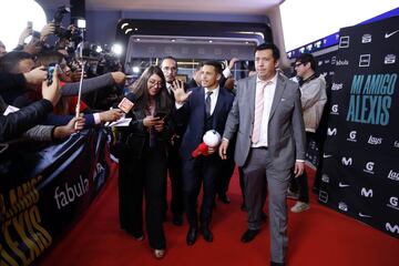 Alexis Sánchez vivió una noche especial en la avant premiere de "Mi amigo Alexis". El tocopillano llegó como una estrella al evento y fue ovacionado por los fans.