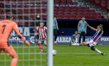 Gran jugada del Atleti que termina con un centro lateral de Trippier.