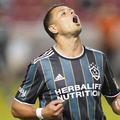 'Chicharito' Hernández chasing Carlos Vela's 2019 MLS individual records