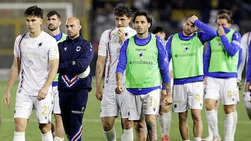 Los jugadores de la Sampdoria, desolados tras el descenso.