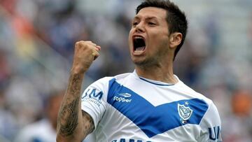 Zárate festejando un gol.