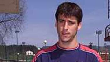 <b>JUNTO A DE PEDRO.</B> Tiko ha encontrado el apoyo en todo momento de otro jugador que regresaba a la selección tras una larga ausencia, el centrocampista de la Real Sociedad Javier de Pedro, que ha asegurado que estaba "muy contento" con su vuelta al equipo.