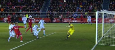 Theo cometió penalti sobre Dani Nieto en el minuto 31