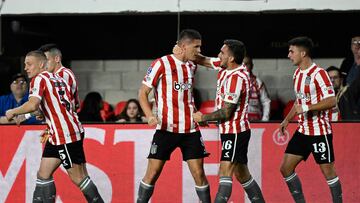 Estudiantes de La Plata's forward Guido Carrillo (C) celebrates with his teammates after scoring a goal during the Copa Sudamericana round of 16 first leg football match between Argentina's Estudiantes de la Plata and Brazil's Goias at the Jorge Luis Hirschi stadium in La Plata, Argentina, on August 2, 2023. (Photo by Luis ROBAYO / AFP)