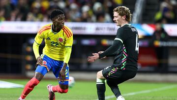 Colombia�s forward #22 Yaser Asprilla fights for the ball with Australia�s defender #04 Kye Rowles during the international friendly football match between Colombia and Australia at Citifield stadium in the Queens borough of New York City on November 18, 2025. (Photo by CHARLY TRIBALLEAU / AFP)