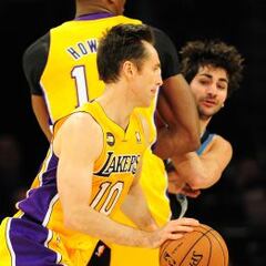 Los Lakers, más cerca de los playoffs pese a un gran Ricky