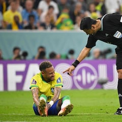 Who is the referee for Portugal vs Uruguay in the World Cup 2022 Group H second game?
