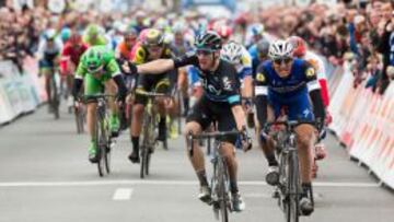 Viviani celebra su victoria ante Kittel.