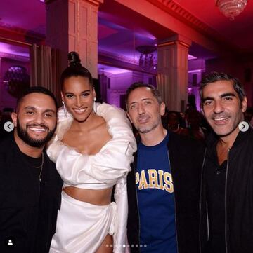 Los futbolistas del Paris Saint Germain Neymar, Mbappé y Verrati fueron tres de los invitados al exclusivo cumpleaños de Cindy Bruna, una modelo francesa de ascendencia congolesa e italiana.​