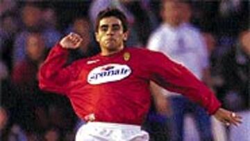 <B>IBAGAZA INVENTA</B>. El Caño se sacó un gol de la chistera cuando todos esperaban el centro.