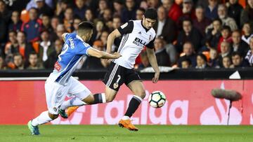 Marc Navarro of RCD Espa&ndash;ol (L) and Gonzalo Manuel Ganchinho Guedes of Valencia CF   during spanish La Liga match between Valencia CF vs RCD Espanyol  at Mestalla  Stadium on April 8, 2018.