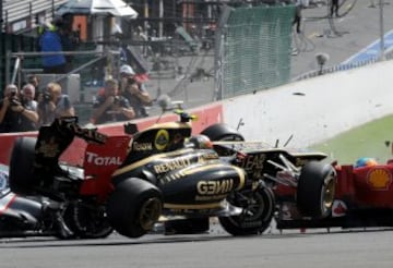 The accident that made Spain hold its breath came in 2012 in Belgium. In Spa, right after the start of the race Romain Grosjean's Lotus came right over Alonso's head in his Ferrari, centimetres from tragedy.