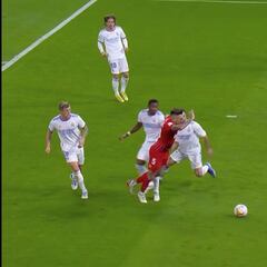 "Es penalti de Alaba a Ocampos"