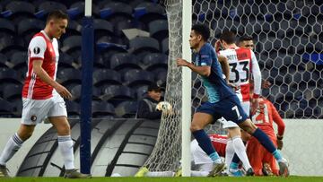 Luis D&iacute;az celebrando su gol con Porto ante Feyenoord por Europa League.