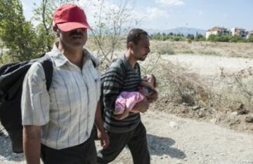 Miles de refugiados han cruzado la frontera entre Macedonia y Serbia con destino a Europa occidental. Macedonia ha sido uno de los países que se han visto desbordados por la afluencia de refugiados procedentes de Siria, Irak o Afganistán.