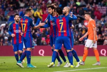 Los jugadores celebran el 2-0 de André Gomes.