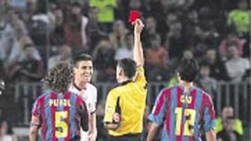 <b>BARCELONA - MALLORCA (2-0).</b> Con nueve hombres terminó el Mallorca en su visita al Camp Nou. Ballesteros, de forma rigurosa, y Farinós vieron la roja, ambos ya con 2-0.