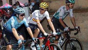 Los espa?oles en el Giro: gran trabajo de Luis Le車n e Izagirre