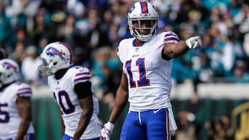 Zay Jones detenido desnudo y sangrando tras romper cristales