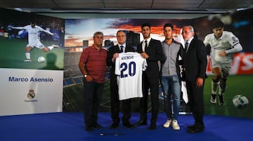 Marco Asensio se mostró muy emocionado durante todo el acto.