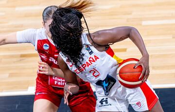 España, actual subcampeona, jugó ayer ante Austria su segundo partido de clasificación para el Eurobasket femenino de 2025, que tendrá lugar en República Checa, Alemania, Grecia e Italia. Las de Miguel Méndez ganaron 75-34 en el Santiago Martín de Tenerife, en un partido en el que Lola Pendande (en la foto) tuvo una actuación destacada.