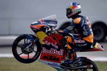 Brad Binder gana en la categoría de Moto3.