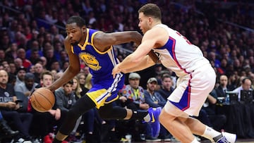 LOS ANGELES, CA - DECEMBER 07: Kevin Durant #35 of the Golden State Warriors drives on Blake Griffin #32 of the LA Clippers during the first half at Staples Center on December 7, 2016 in Los Angeles, California. NOTE TO USER: User expressly acknowledges and agrees that, by downloading and or using this photograph, User is consenting to the terms and conditions of the Getty Images License Agreement.   Harry How/Getty Images/AFP
 == FOR NEWSPAPERS, INTERNET, TELCOS &amp; TELEVISION USE ONLY ==