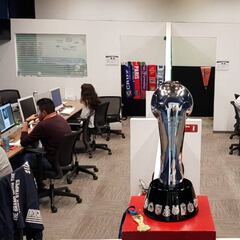 El trofeo de la Liga MX visitó la redacción de AS México
