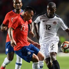 Medel: "Me sientó cómodo jugando como defensa central"