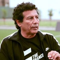 César Cueto también jugará contra las leyendas del Barça