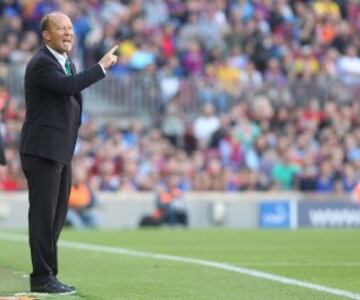 Gabriel Humberto Calderón sustituyó a Pepe Mel en el Betis en enero de 2014 y no fue capaz de mejorar la situación del club andaluz, descendiendo a Segunda División al final de temporada.