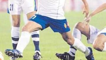 <b>EN EL AIRE. </b>Zapater desea continuar en el Zaragoza, pero su renovación continúa enquistada y sin encontrar salida.