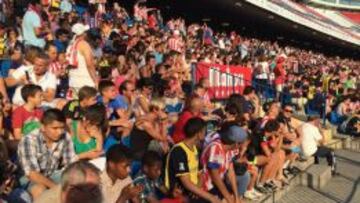 Cánticos a Fernando Torres en la presentación de Mandzukic