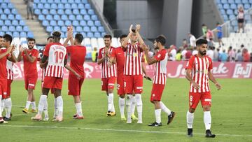 El Almería celebra su triunfo ante el Reus.
