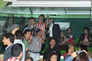 Jorge Vergara dueño de Chivas en el palco de visitante.