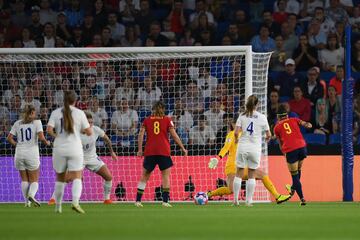 0-1. Esther González marca el primer gol.