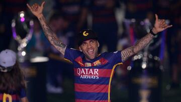 Dani Alves durante la celebración de la Copa del Rey.