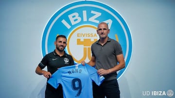 Nono en su presentación con la UD Ibiza.