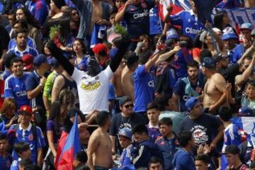 Hinchas de Universidad de Chile realizan banderazo en el Estadio Nacional, previo al Superclásico del domingo 02 de Octubre del 2016.
