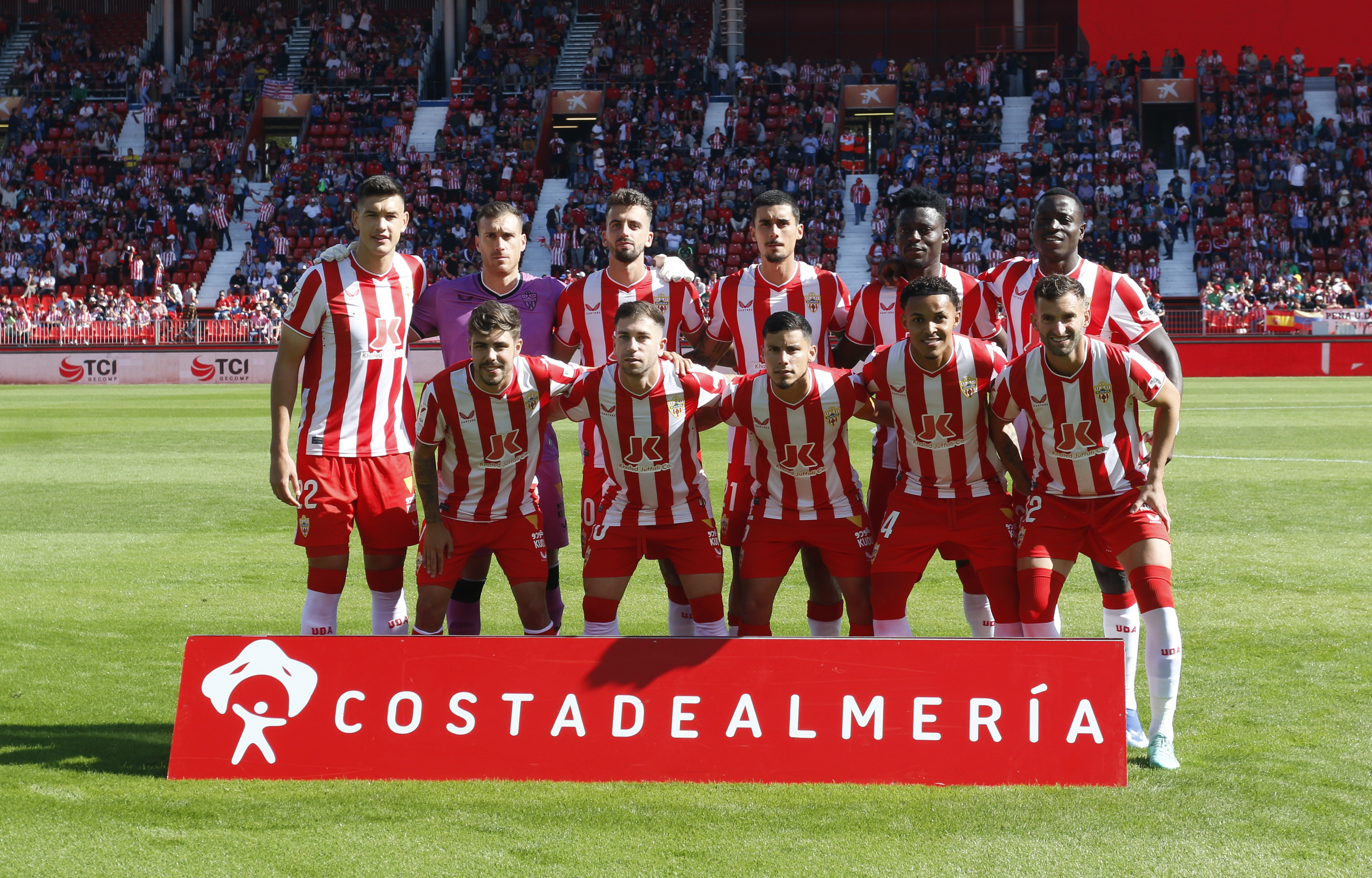 El Almería prepara livianos retoques para salir de la crisis