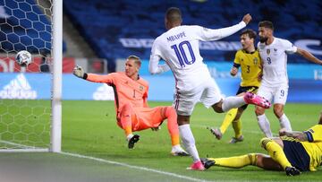 Una genialidad de Mbappé le da la victoria a Francia en Suecia