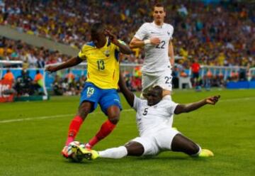 Enner Valencia y Mamadou Sakho.
